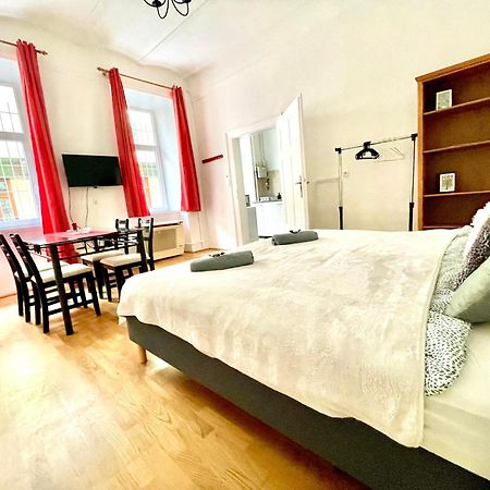 Very Warm Home With Big Bed Near New York Cafe Budapeste Exterior foto
