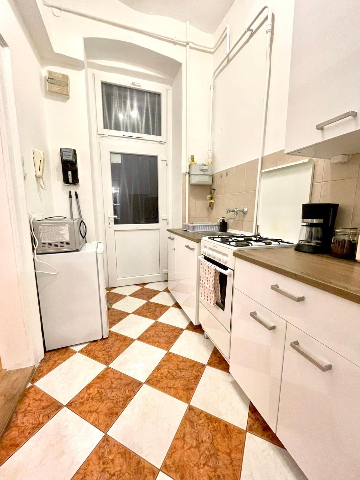 Very Warm Home With Big Bed Near New York Cafe Budapeste Exterior foto