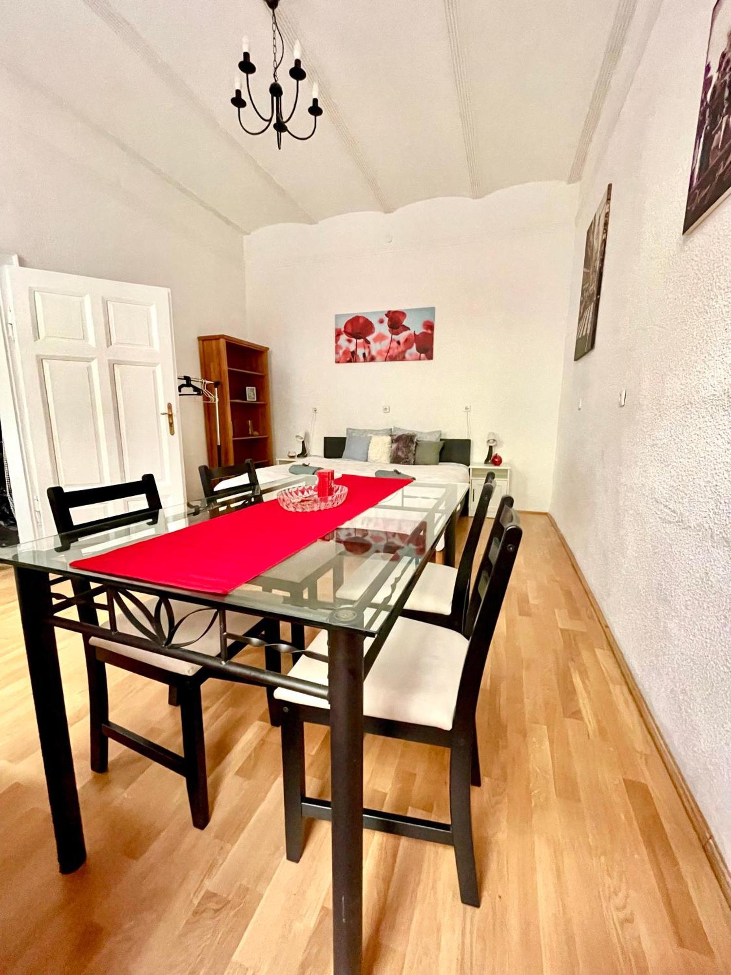 Very Warm Home With Big Bed Near New York Cafe Budapeste Exterior foto